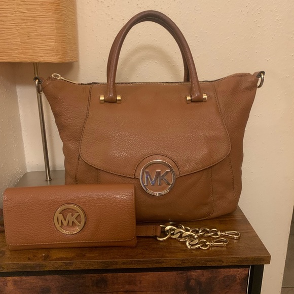 Michael Kors Large Pebbled Leather Shoulder Bag - Picture 1 of 16